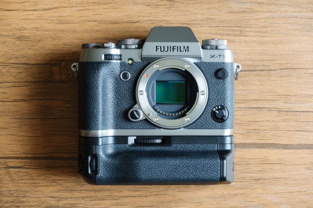 fujifilm X-T2 バッテリー4個　SDカード付
